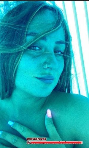 rocío flores tomando rayos uva rocío flores tomando rayos uva