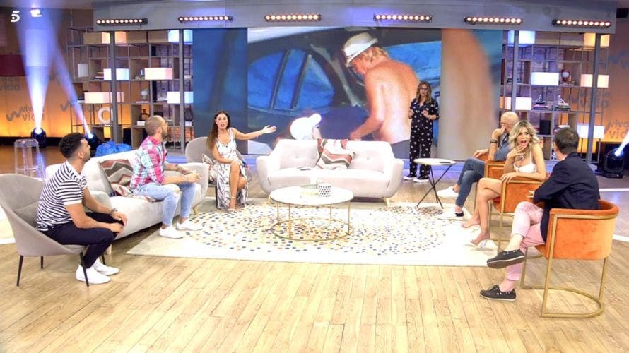 Matthias Khün con otra mujer en un yate Matthias Khün con otra mujer en un yate