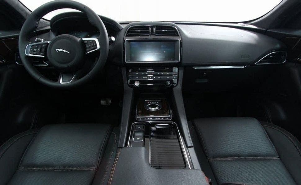 Jaguar F Pace 