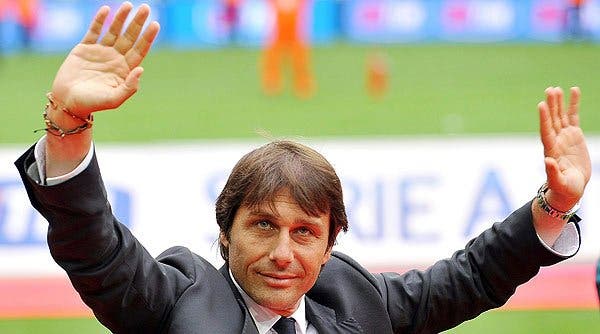 Antonio Conte saluda a la afición| EFE